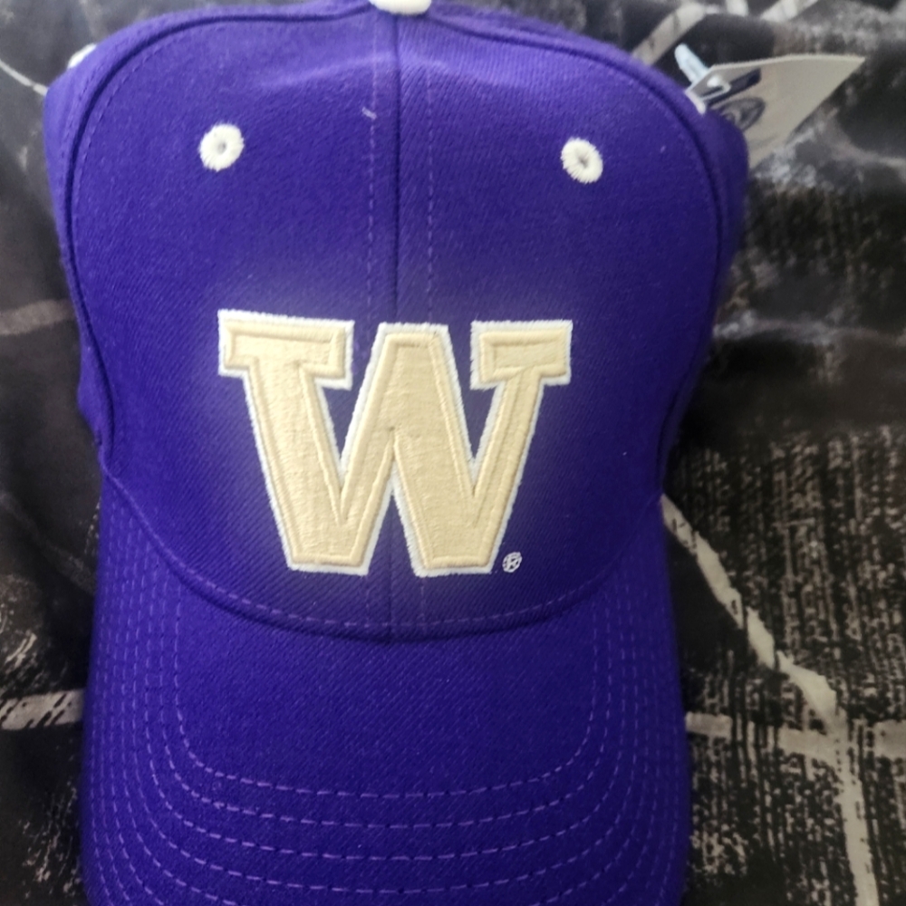 Washington Huskies Headwear By The Game Sz 7 1/2